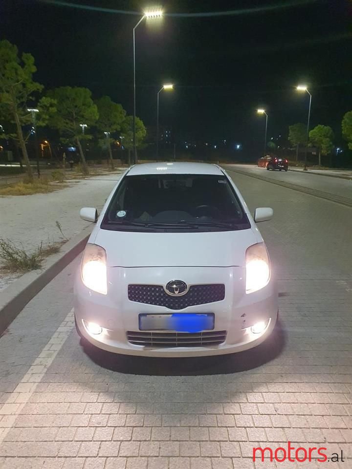 2008' Toyota Yaris photo #4