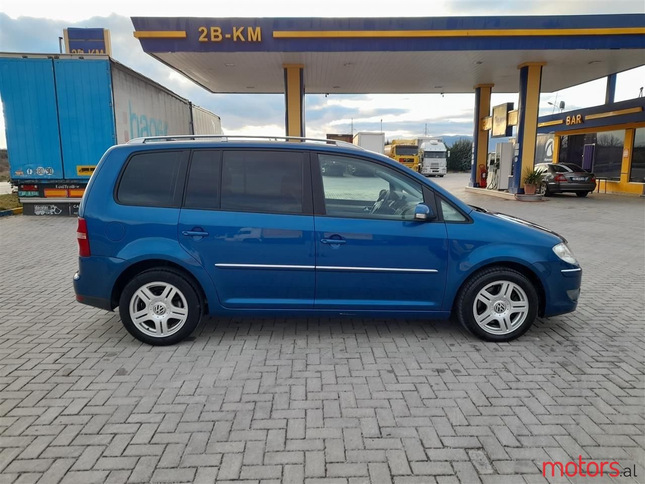 2007' Volkswagen Touran photo #3