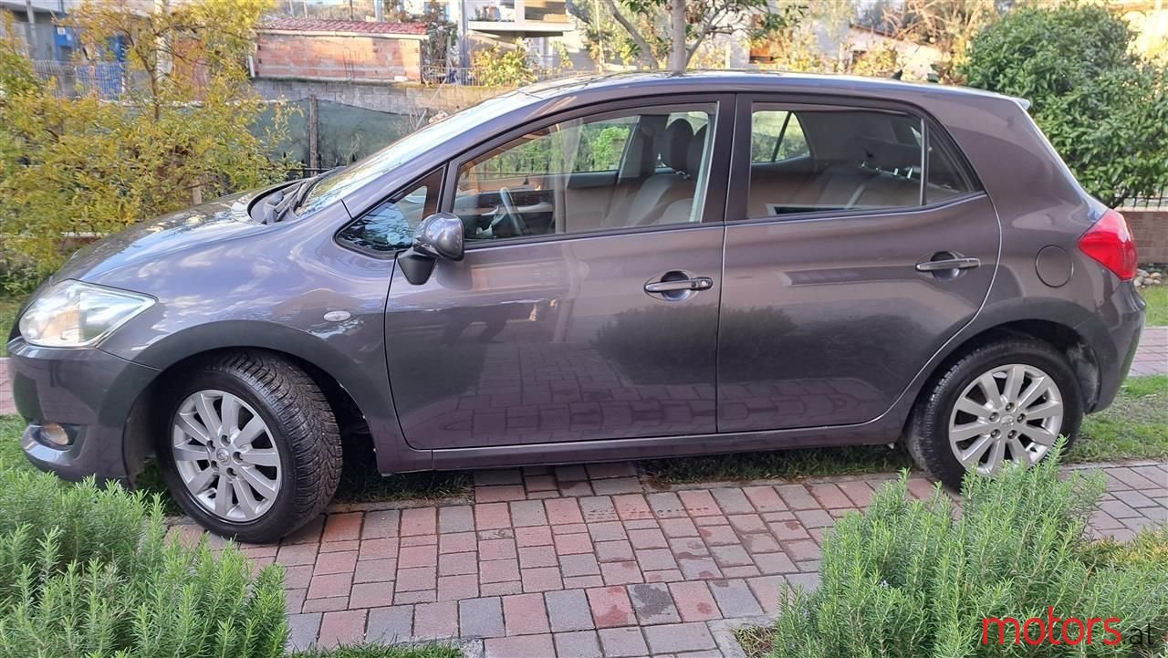 2009' Toyota Auris photo #4