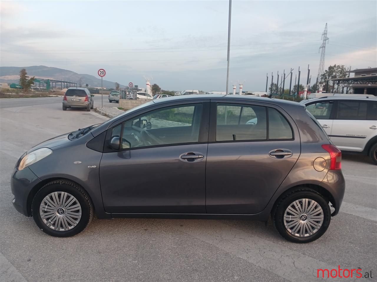 2008' Toyota Yaris photo #4