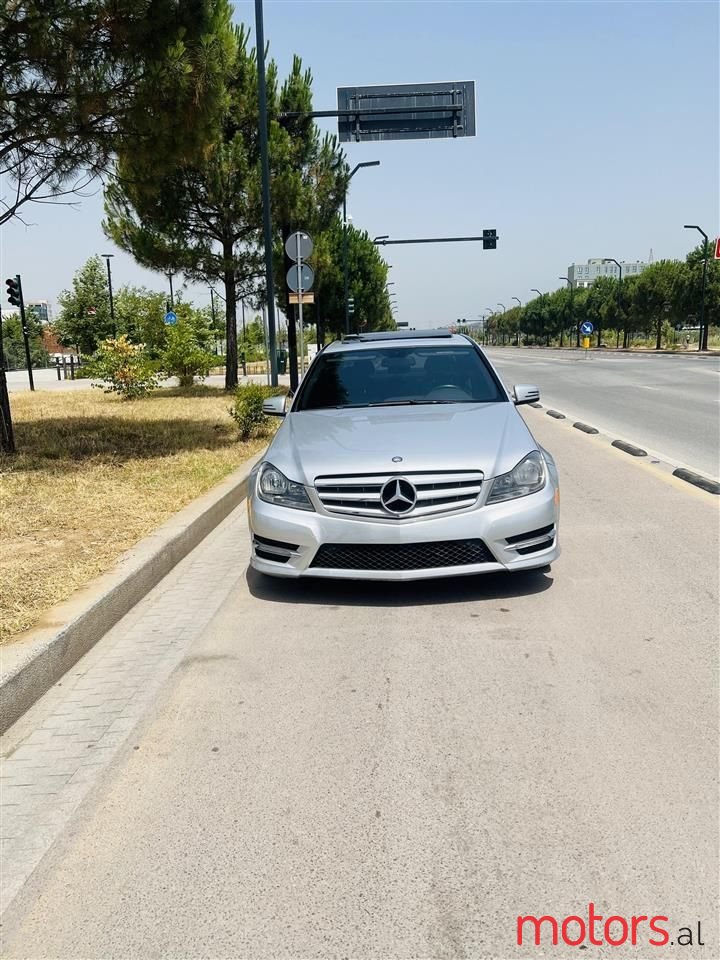 2012' Mercedes-Benz C 300 photo #1