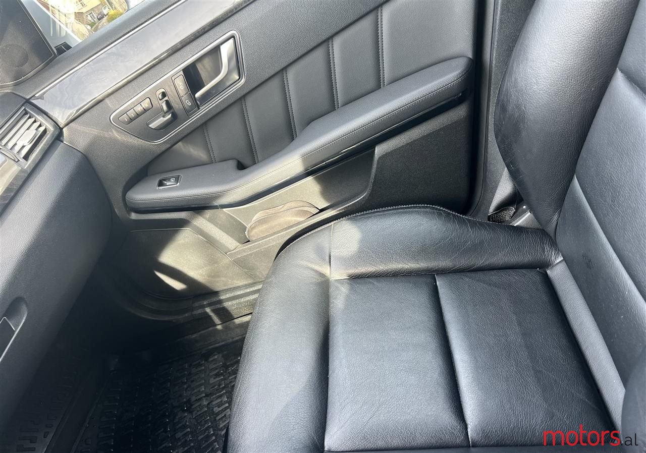 2012' Mercedes-Benz E 220 photo #2