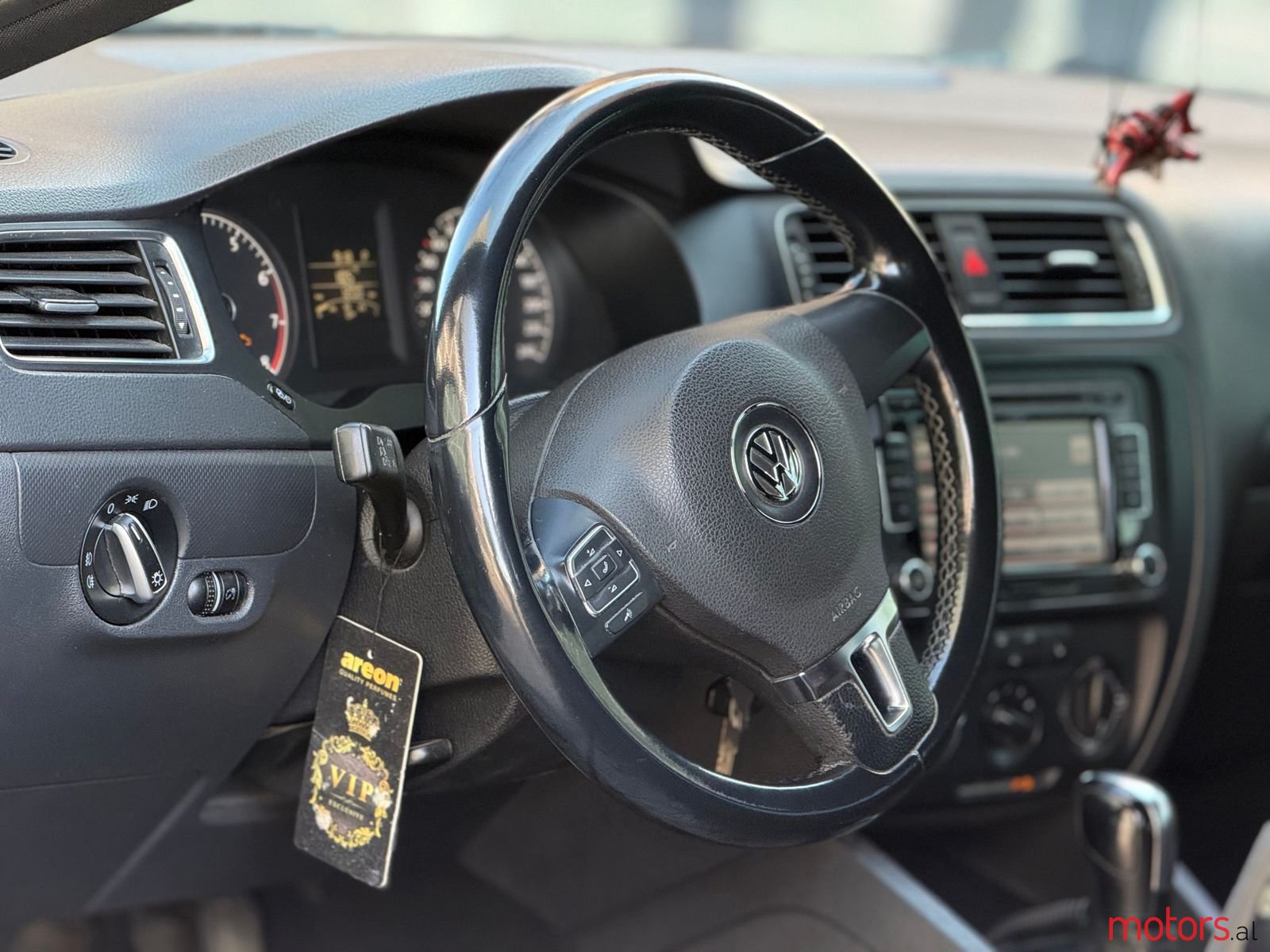 2011' Volkswagen Jetta photo #2