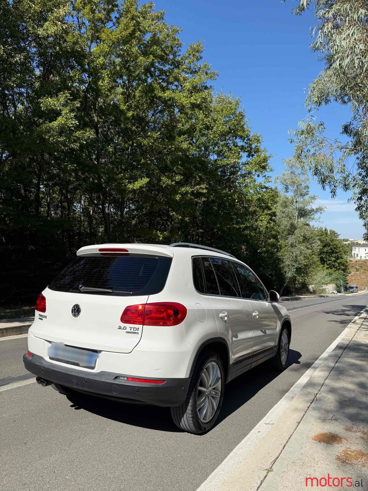 2012' Volkswagen Tiguan photo #3