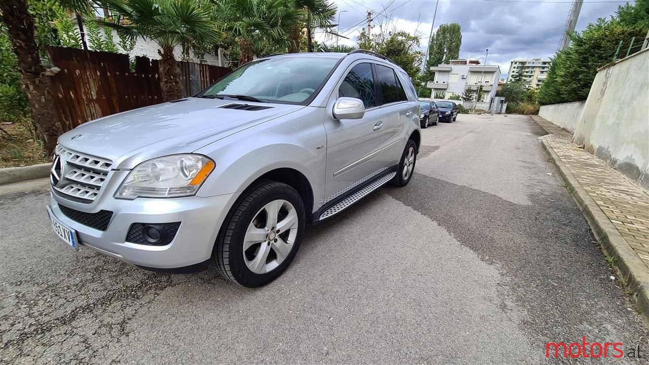 2010' Mercedes-Benz ML 350 photo #3