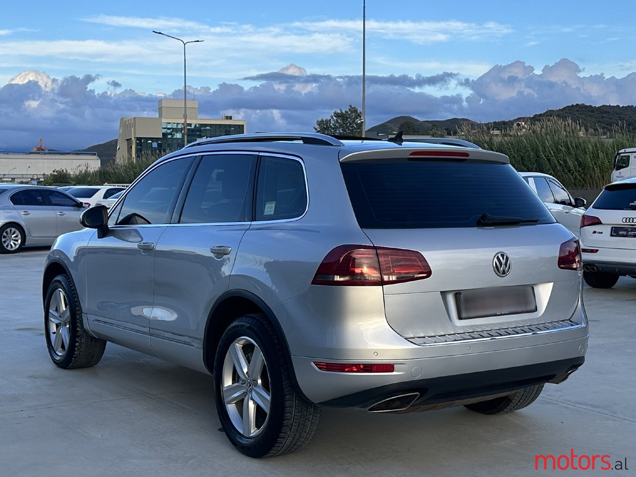 2013' Volkswagen Touareg photo #4