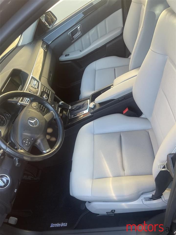 2011' Mercedes-Benz E 250 photo #6