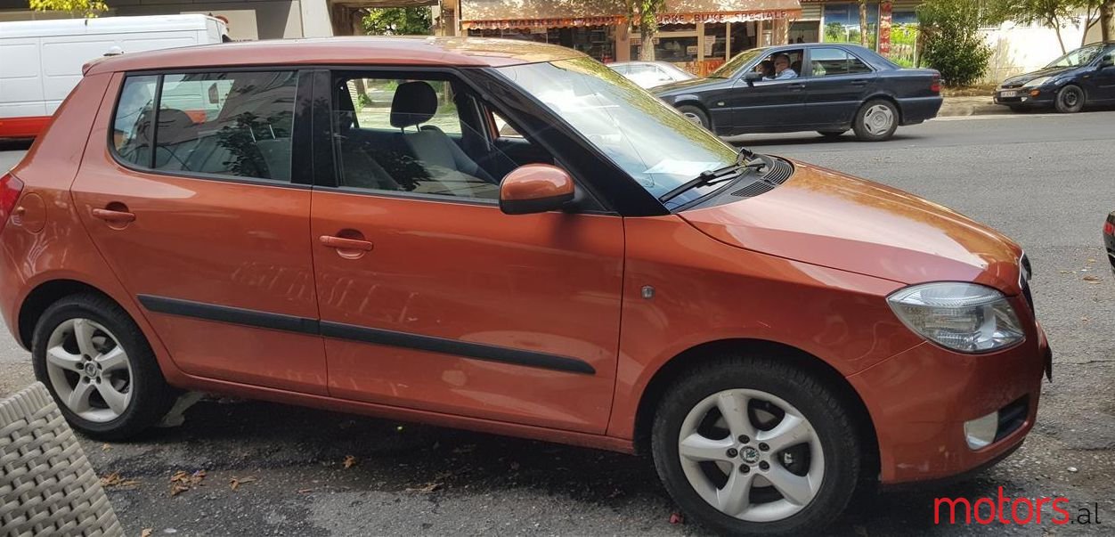 2008' Skoda Fabia photo #1