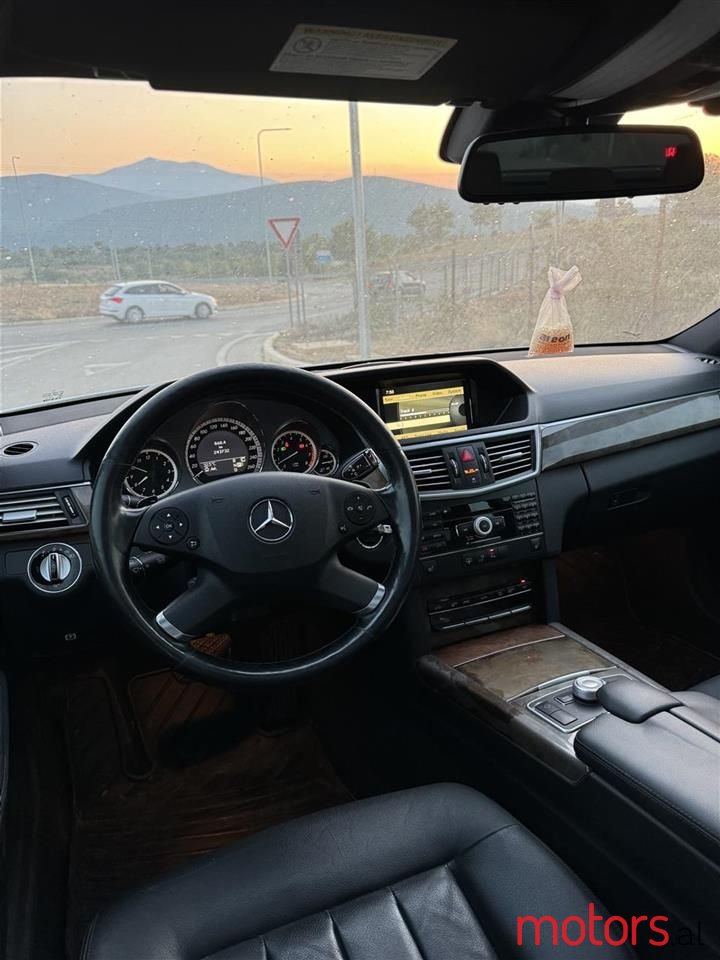 2010' Mercedes-Benz E 350 photo #2