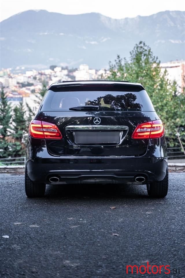 2013' Mercedes-Benz B 250 photo #6