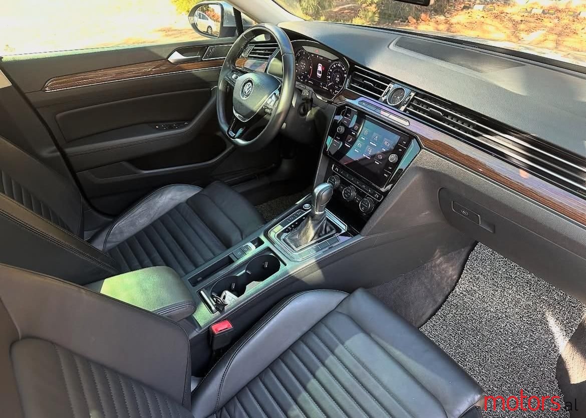 2018' Volkswagen Passat photo #5