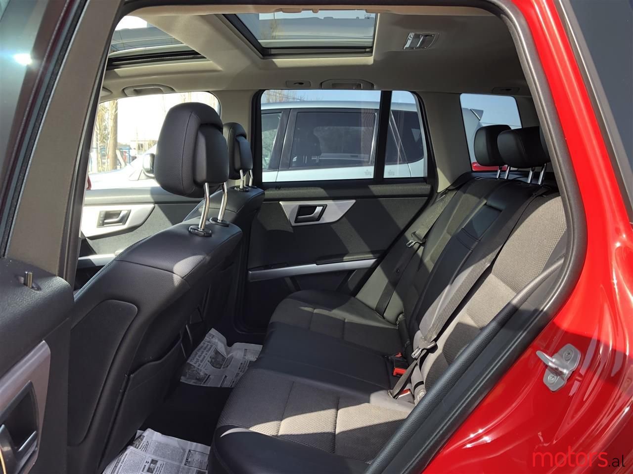 2011' Mercedes-Benz GLK 250 photo #4