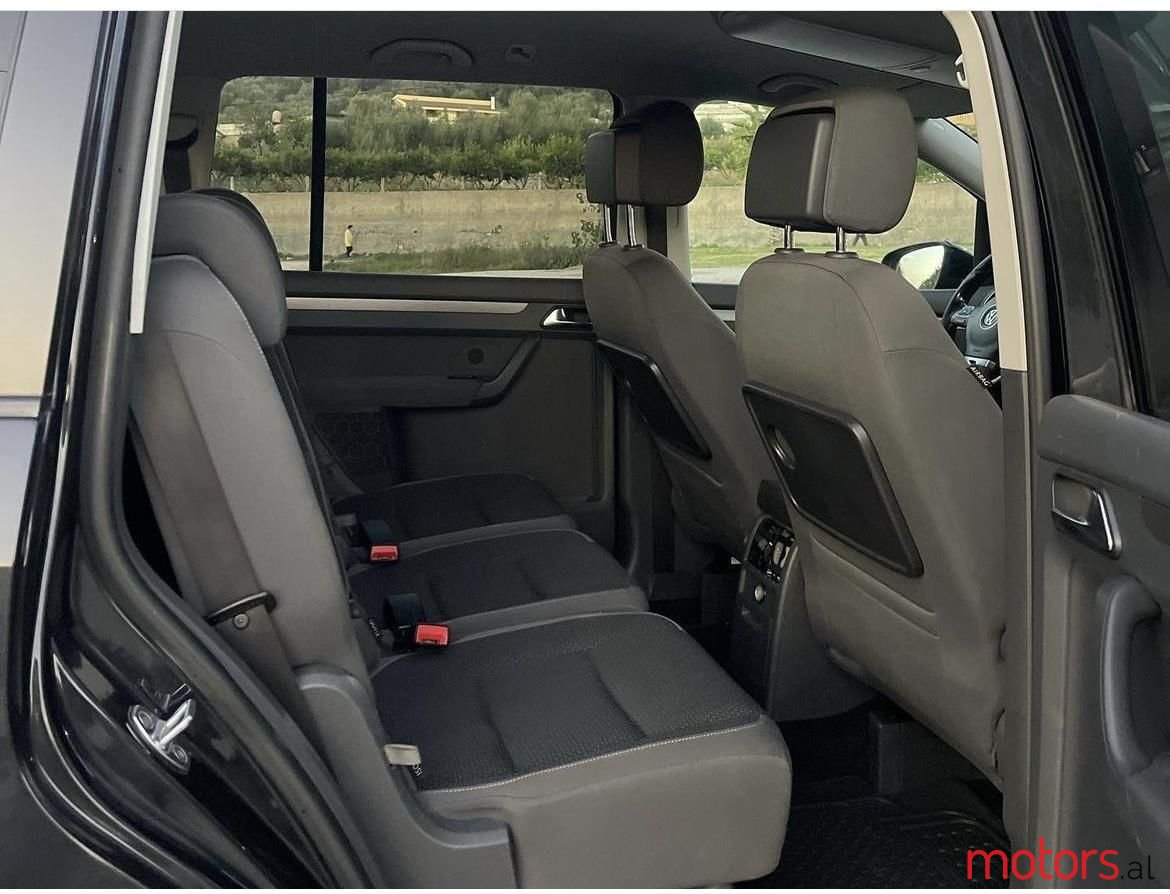 2012' Volkswagen Touran photo #3