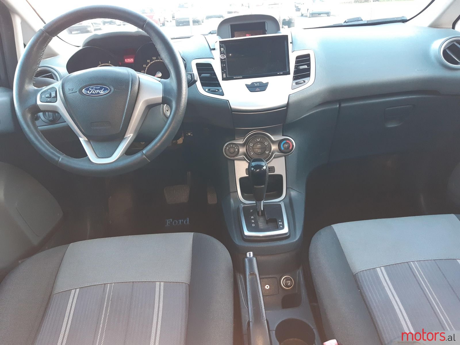 2010' Ford Fiesta photo #4