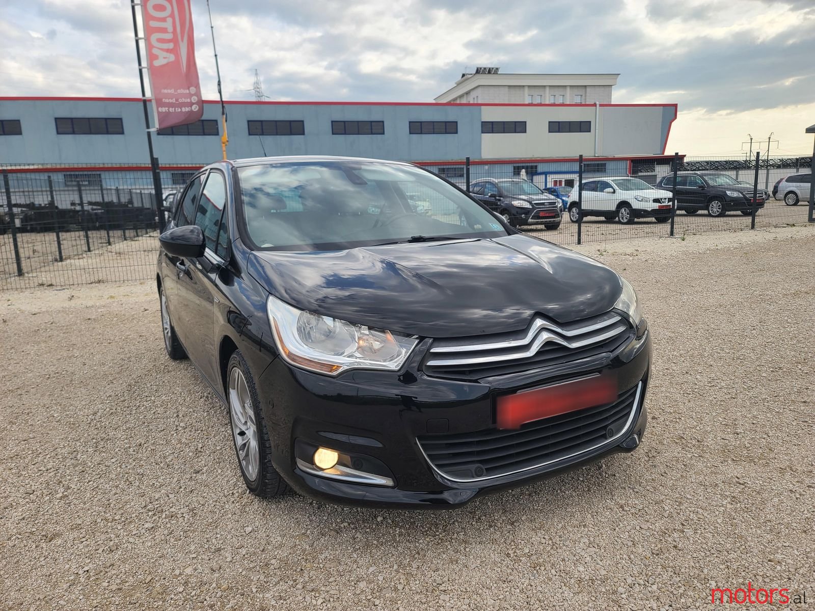 2011' Citroen C4 photo #1