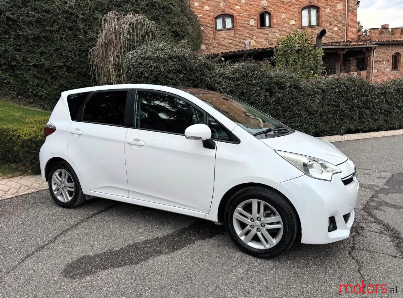 2012' Toyota Verso-S photo #5