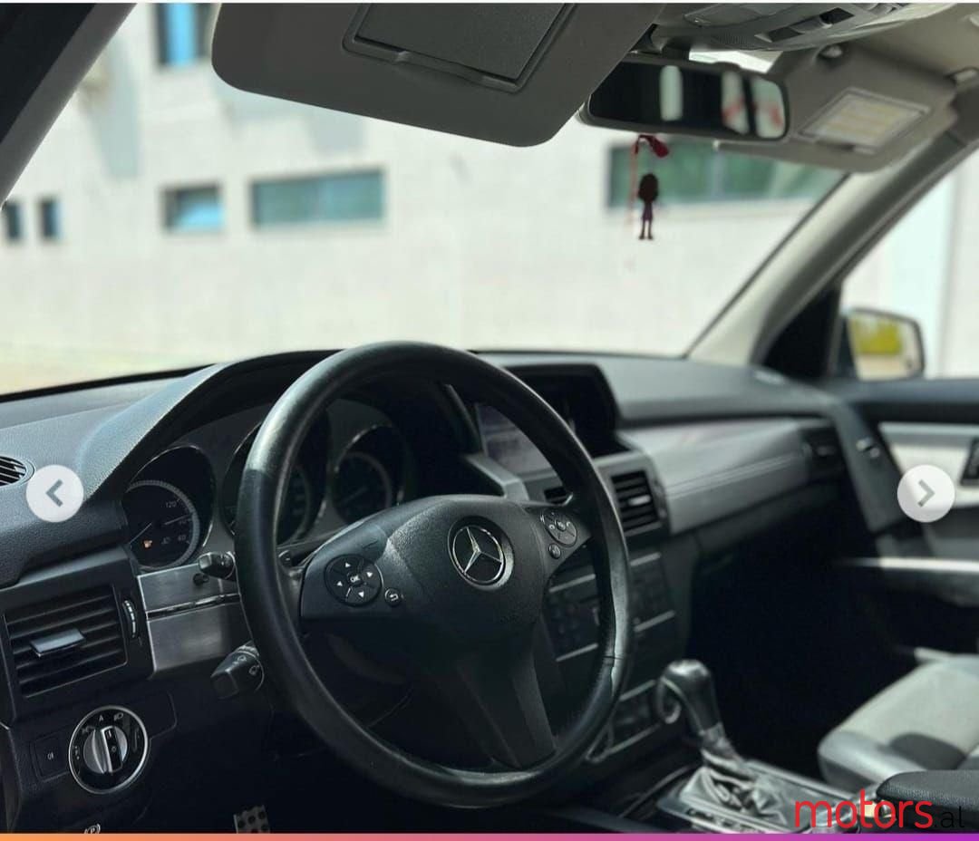 2011' Mercedes-Benz 320 photo #4