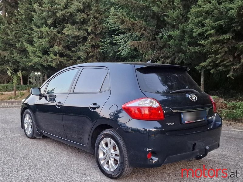 2012' Toyota Auris photo #6