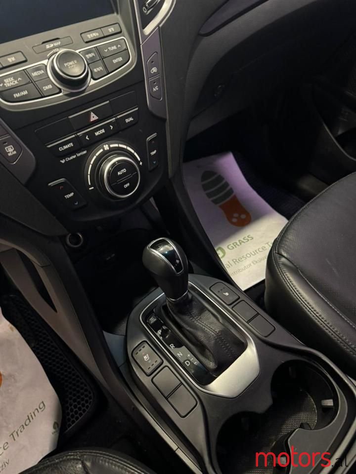 2013' Hyundai Santa Fe photo #6