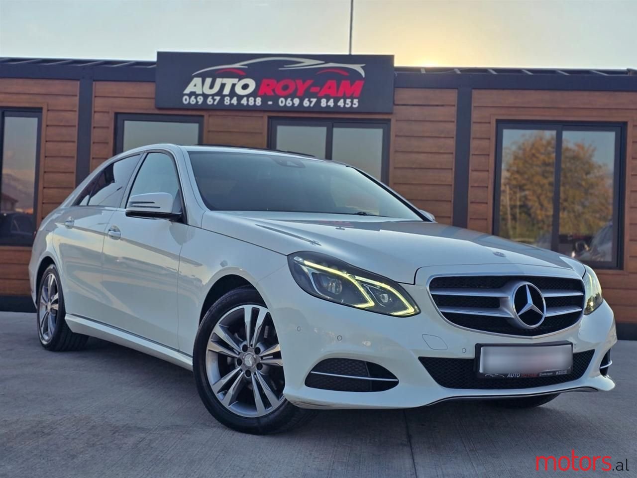 2014' Mercedes-Benz E 220 photo #1