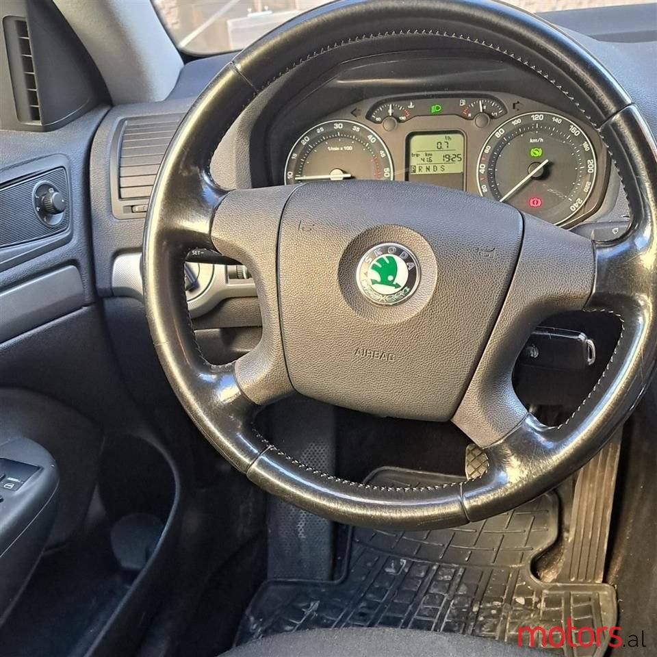 2006' Skoda Octavia photo #3