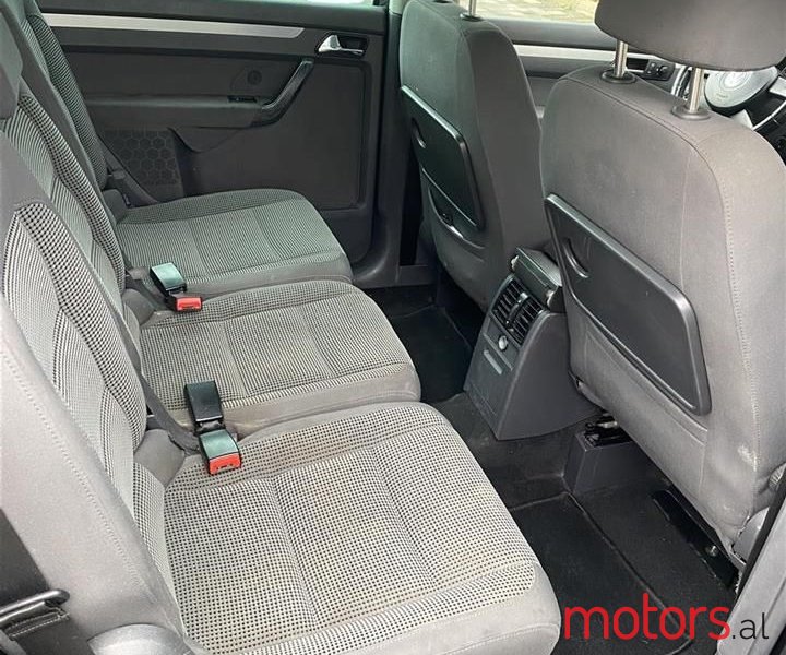 2006' Volkswagen Touran photo #4