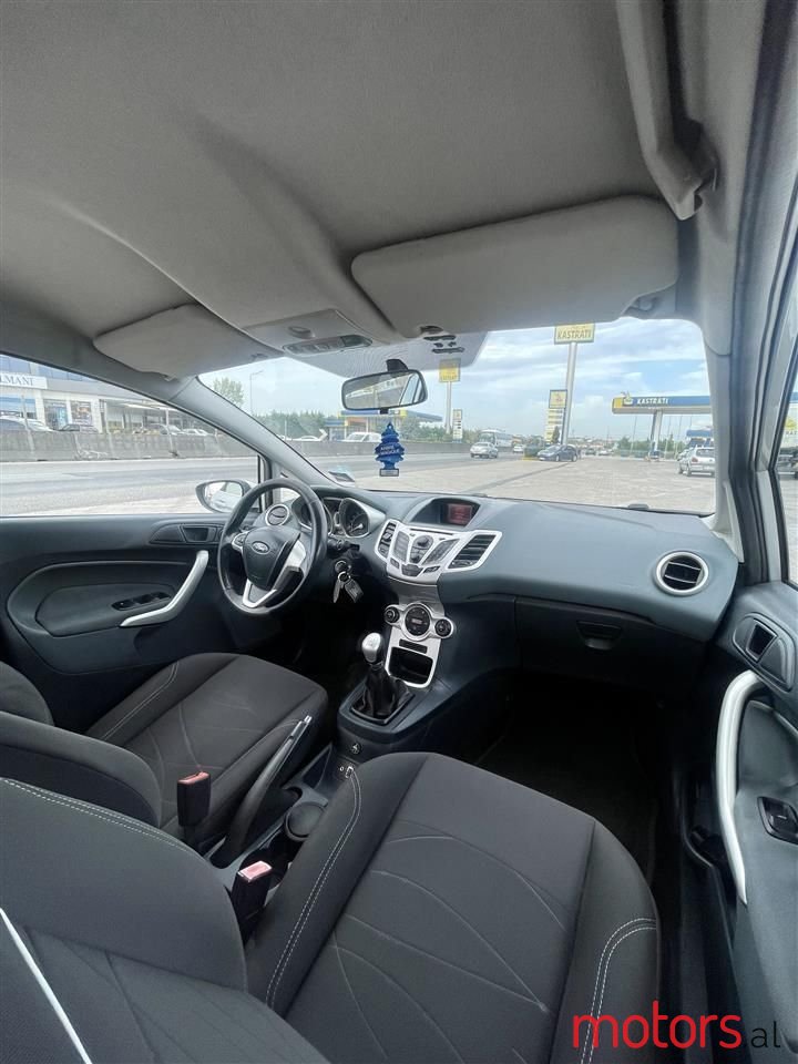 2010' Ford Fiesta photo #4