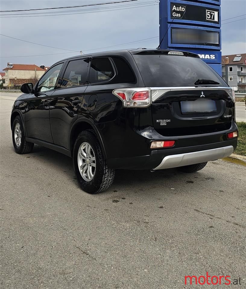 2016' Mitsubishi Outlander photo #3