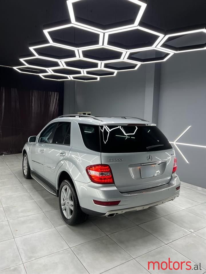 2010' Mercedes-Benz 350 photo #6