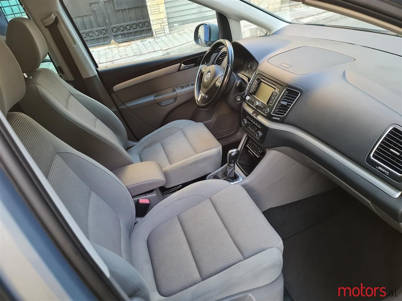 2011' Volkswagen Sharan photo #4