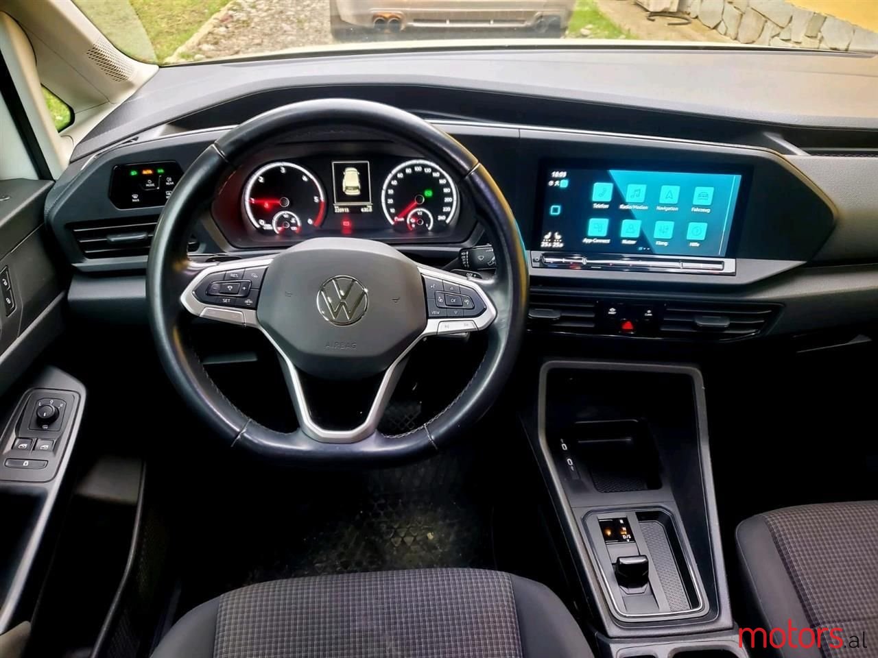 2022' Volkswagen Caddy photo #1