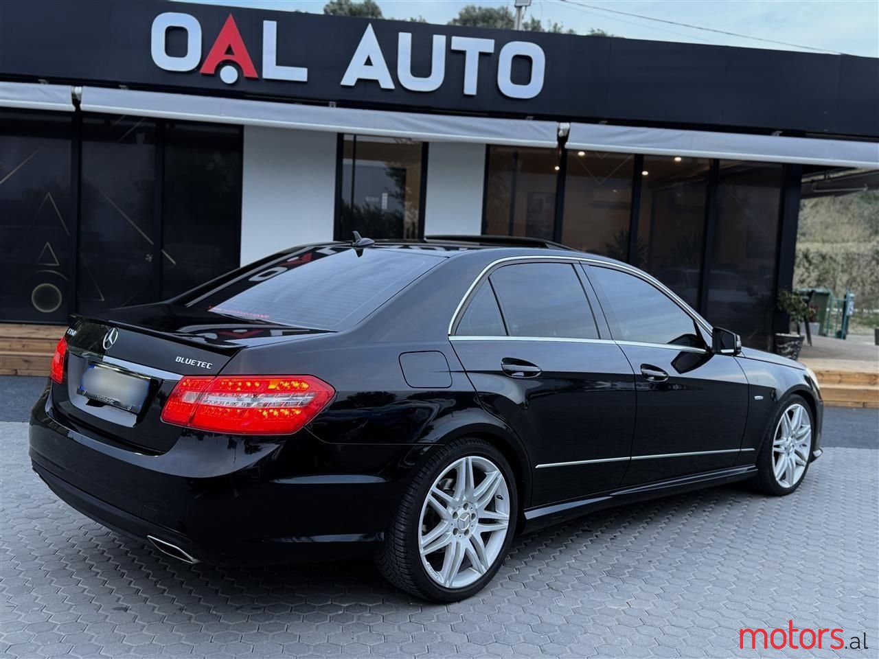 2011' Mercedes-Benz E 350 photo #3