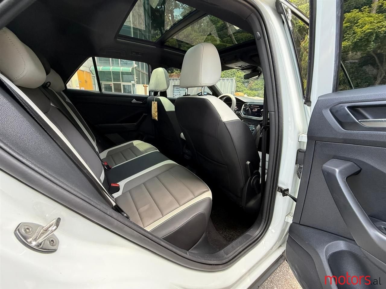 2022' Volkswagen T-Roc photo #6