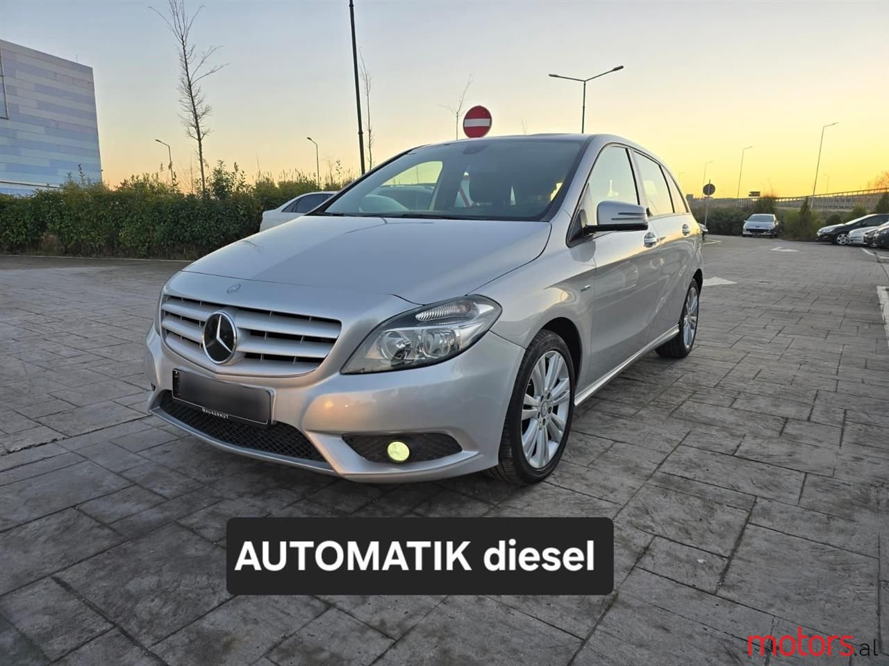 2012' Mercedes-Benz B 180 photo #1