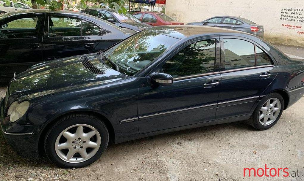 2004' Mercedes-Benz C 220 photo #2