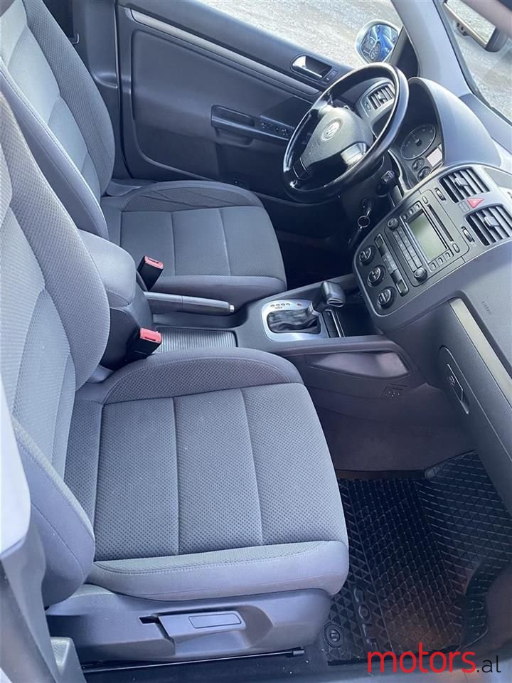 2005' Volkswagen Golf photo #6