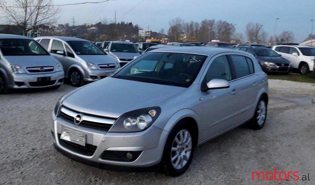 2005' Opel Astra photo #1