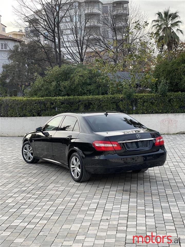 2010' Mercedes-Benz E 220 photo #6