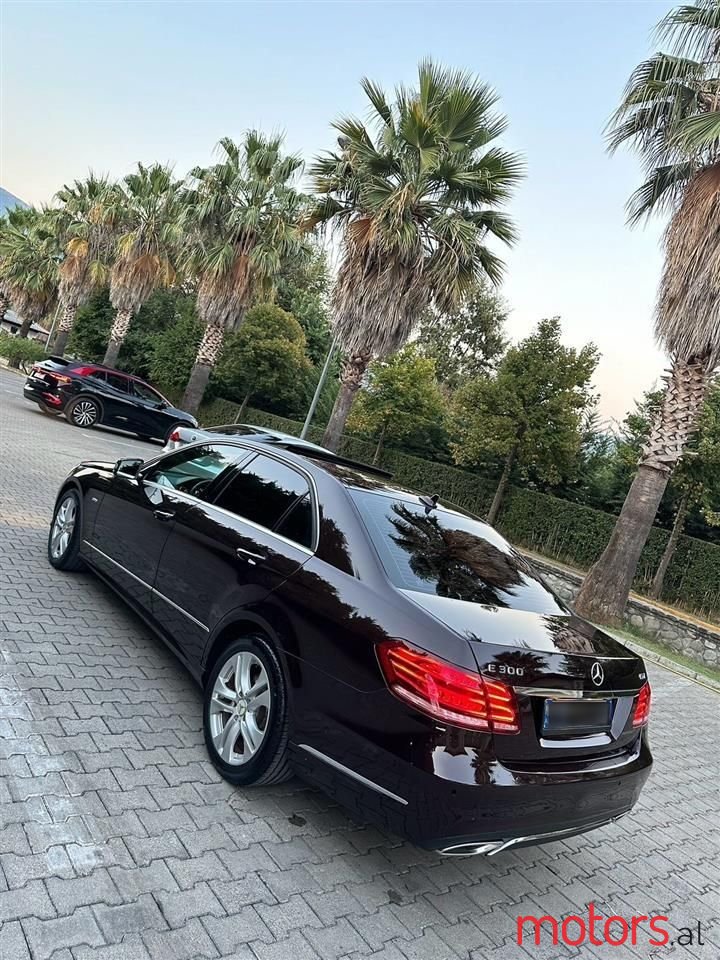 2010' Mercedes-Benz E 350 photo #5