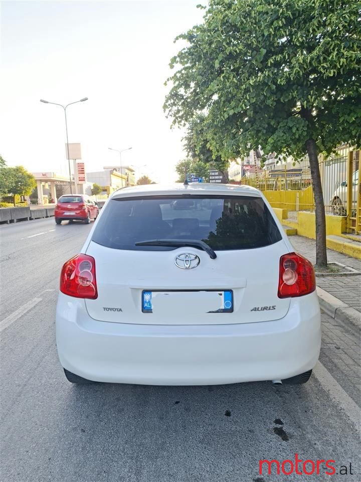 2009' Toyota Auris photo #2