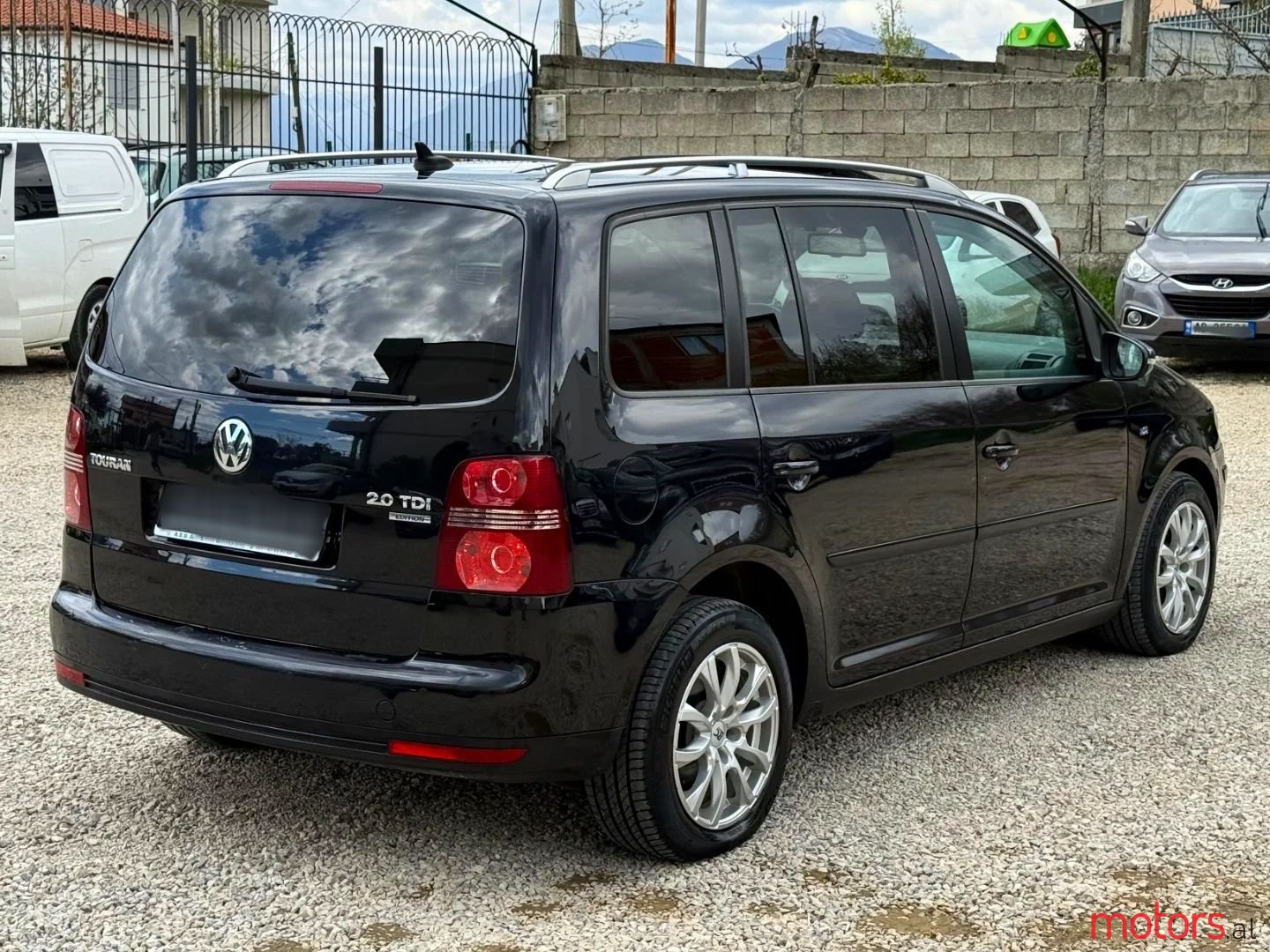 2010' Volkswagen Touran photo #3
