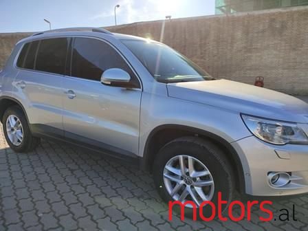 2010' Volkswagen Tiguan photo #4