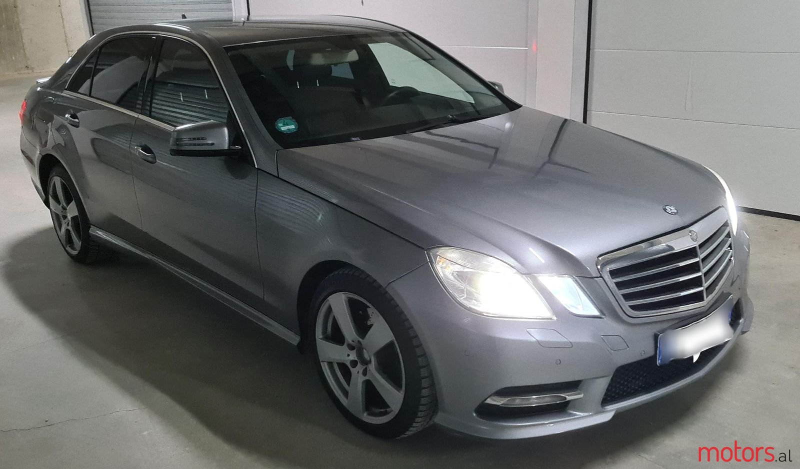 2012' Mercedes-Benz E 220 photo #5