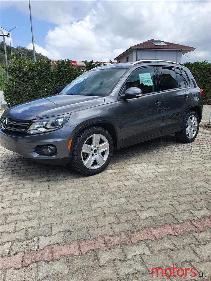 2012' Volkswagen Tiguan photo #2
