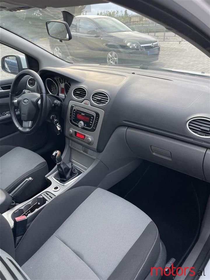 2010' Ford Focus photo #2