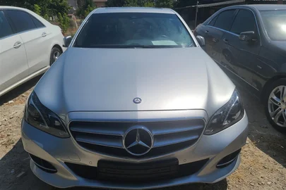 2016' Mercedes-Benz E 220