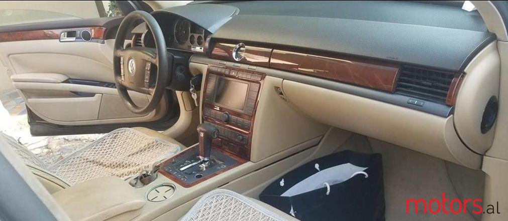 2005' Volkswagen Phaeton photo #2