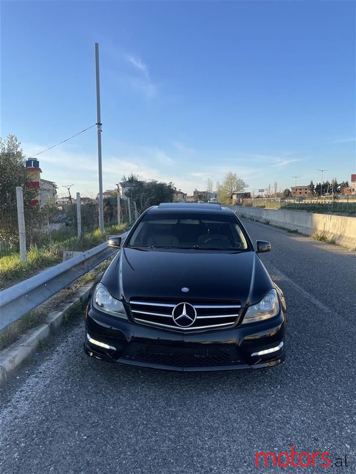 2012' Mercedes-Benz C 300 photo #2
