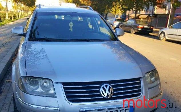 2004' Volkswagen Passat photo #1