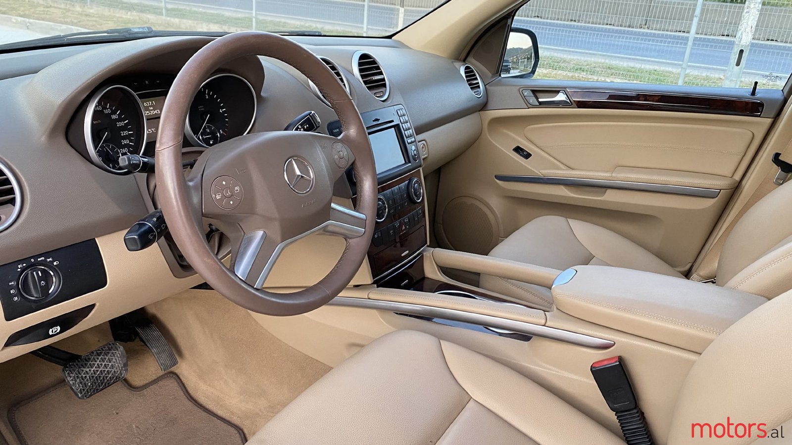 2010' Mercedes-Benz ML 350 photo #5